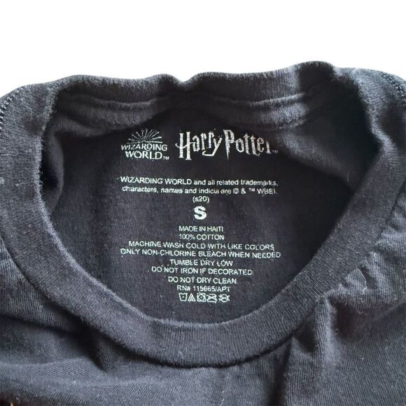 Harry Potter Hufflepuff Hogwarts Wizarding World Tshirt Small - Picture 3 of 3